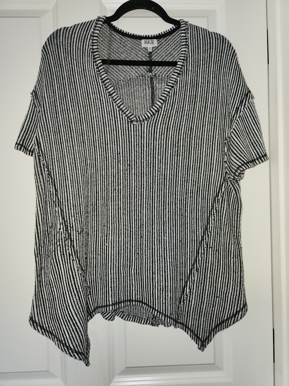 BKE Black & White Vertical Stripe V-Neck Short Sleeve Top